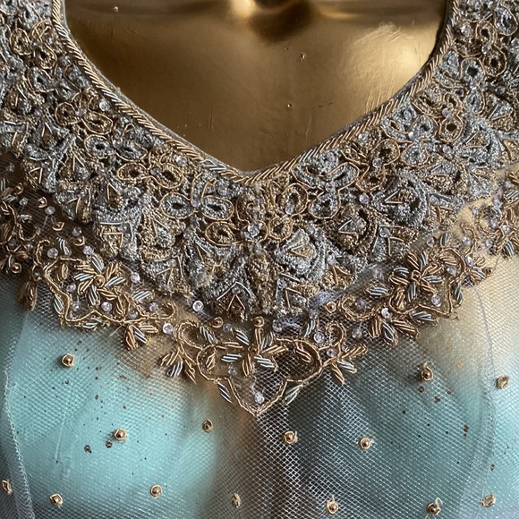 Absolutely stunning sheer sequence blouse - Picture 4 of 12